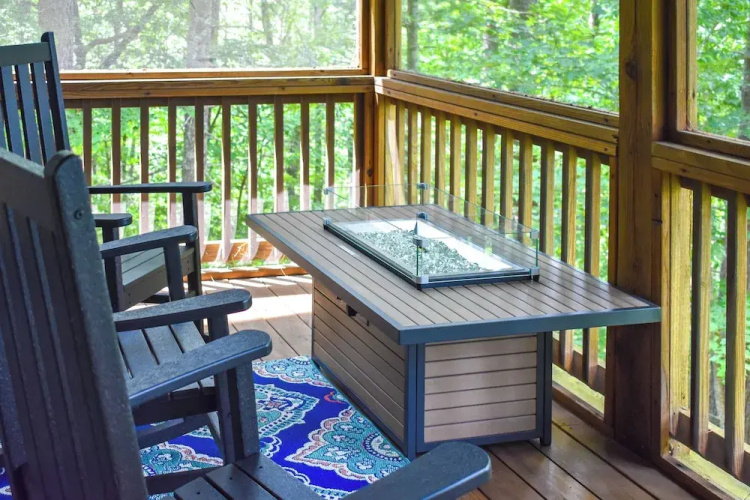 Spacious Georgia Escape w/ Fireplace, Deck & Grill