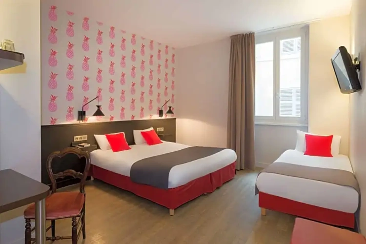 Standard Triple room