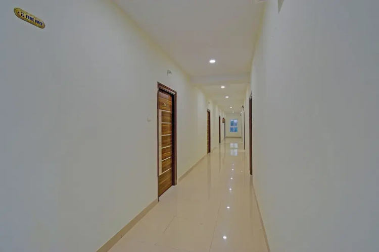 Fabhotel Garapati Grand