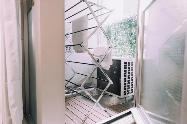 Minimalist Loft 201