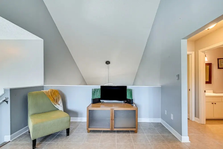 Chic Surfside Beach Condo w/ Screened Porch