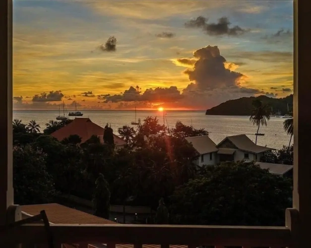 1 Bedroom Deluxe Double room with balcony and with partial ocean view
