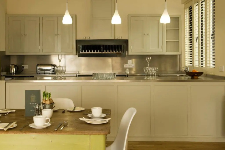 Brooks Guesthouse BristolOver view