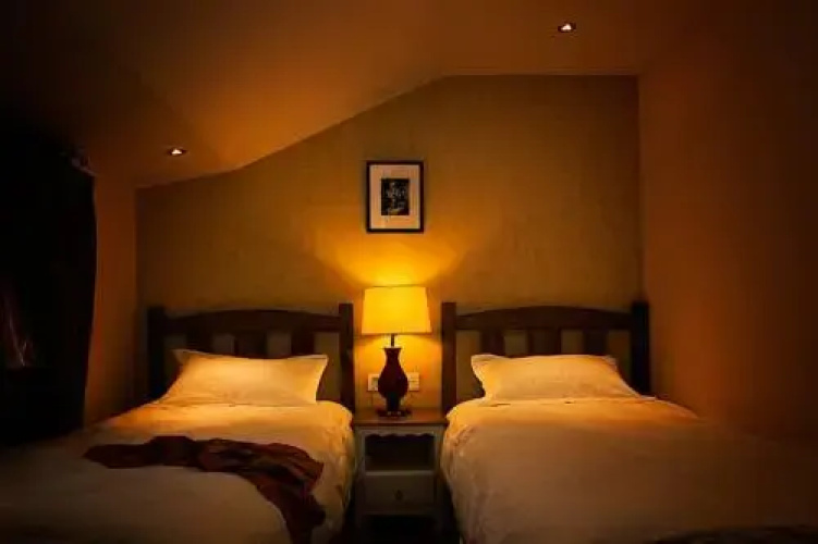 Redwood Inn