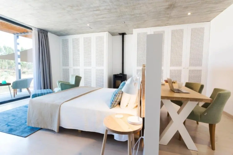 Suite with lake view