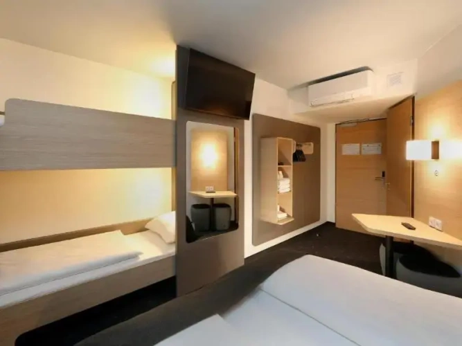 Standard Triple room