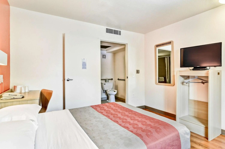 Motel 6 Pittsburgh, PA - Crafton