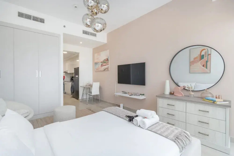An Exceptional Studio in JVC That Sleeps 2