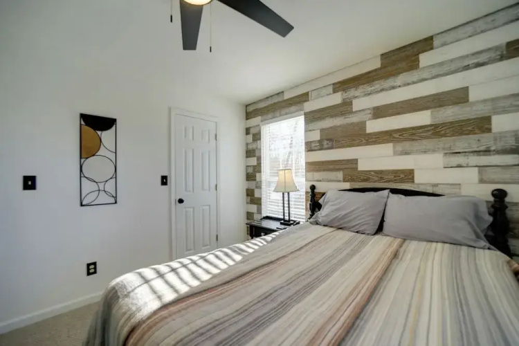 Cozy Sapphire Resort Home w/ Deck & Mountain Views