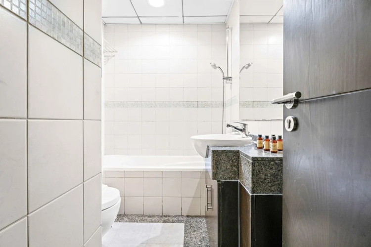 Silkhaus Dubai Marina Studio Bay Central Tower