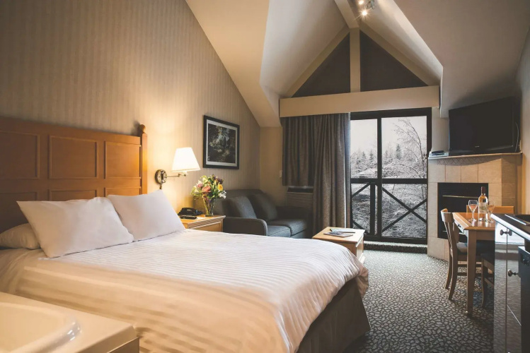 Pinnacle Hotel Whistler Village