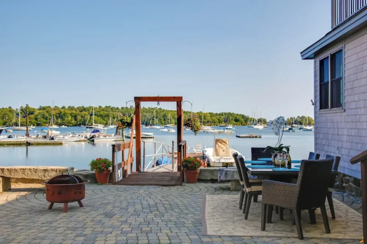 'heron Cottage' on Casco Bay w/ Deck & Boat Dock!