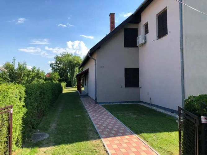 4 Bedrooms Cottage
