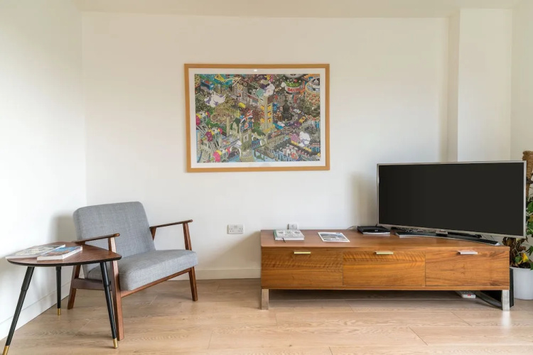 NEW 2BD Flat 4mins to Excel Centre Fast City Links