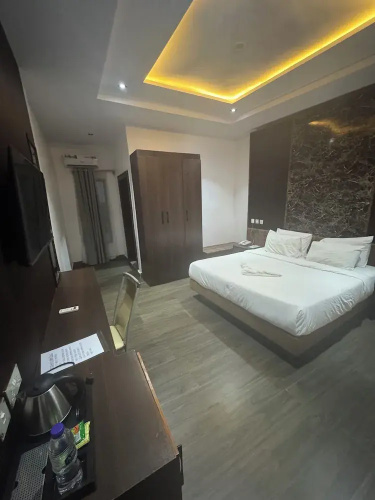Bottega Apartment & Suites