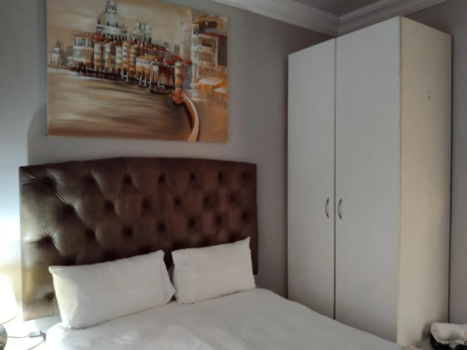 Menlyn Mews Guesthouse