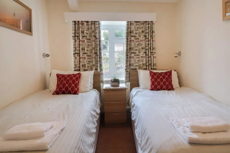 3 Dolphin Cottages