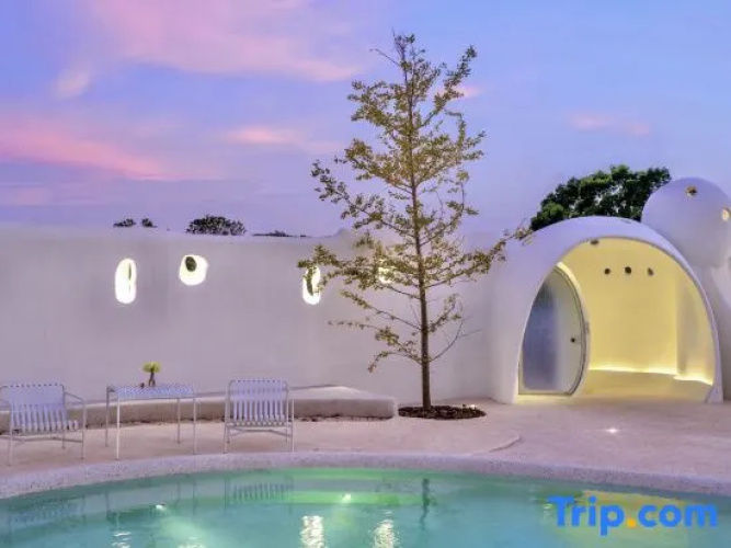 Nous Hotel