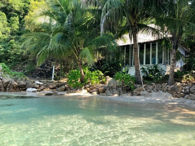 Bungalow beachfront