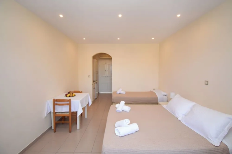 Standard Triple room with balcony