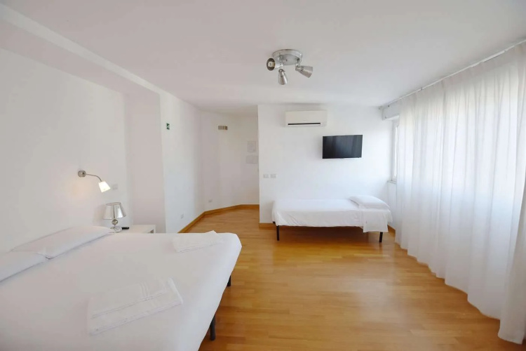 Guesthouse 2012