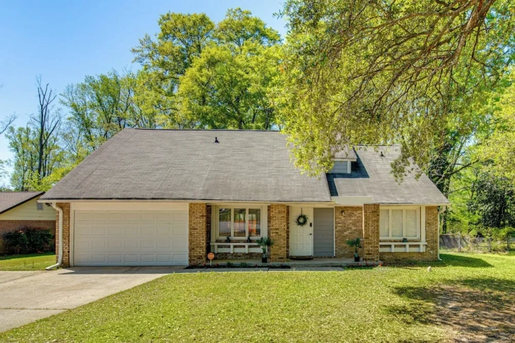 4 Bedrooms Cottage