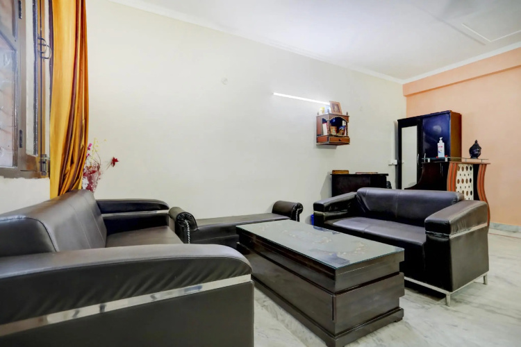 OYO Flagship 75488 Royal Grand Inn