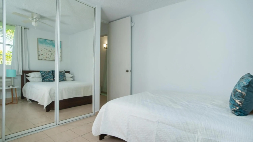 Renovated townhome -Rooftop Terrace by Sandy Beach