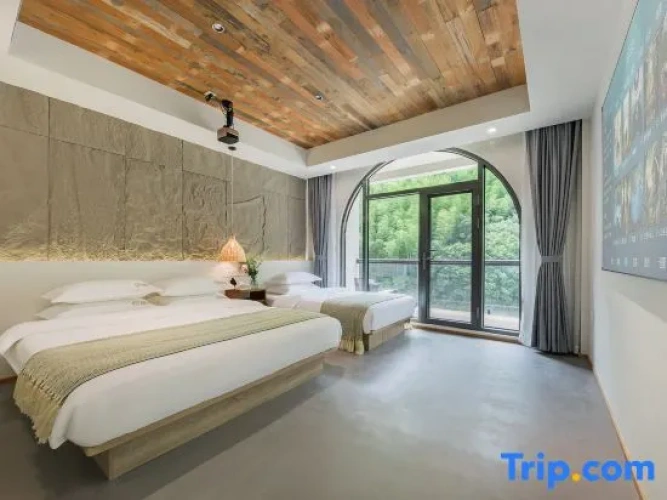 1 Bedroom Family Suite with balcony