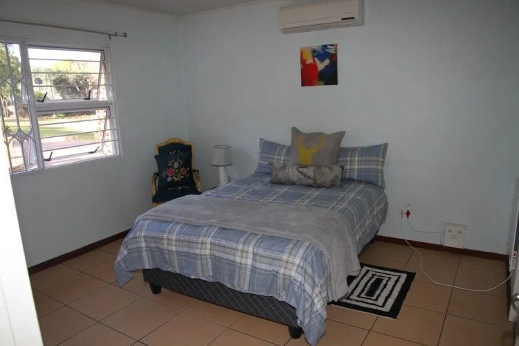 1 Bedroom Family Cottage with pool view