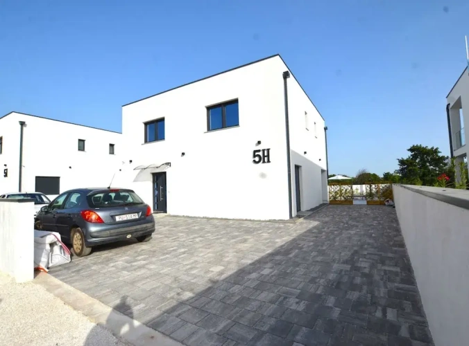 4 Bedrooms Villa