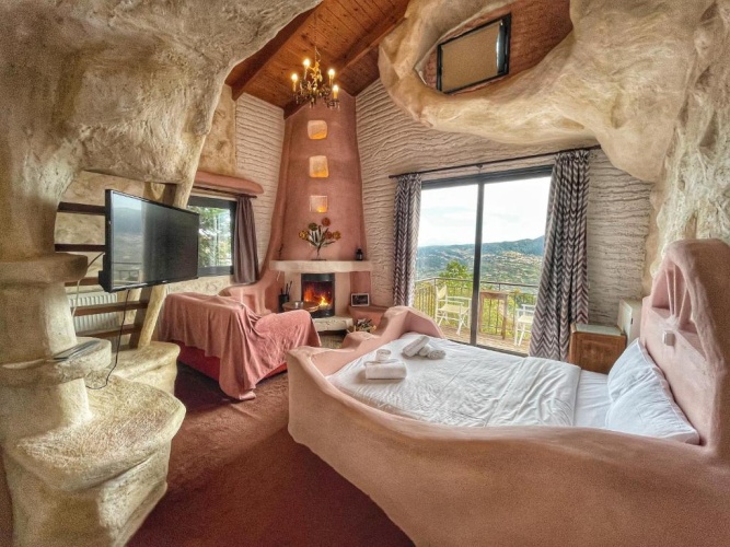Standard Family room with mountain view