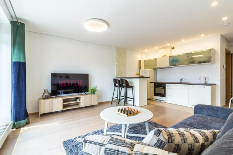Center Apt, Covered Parking, Balcony, By Cohost