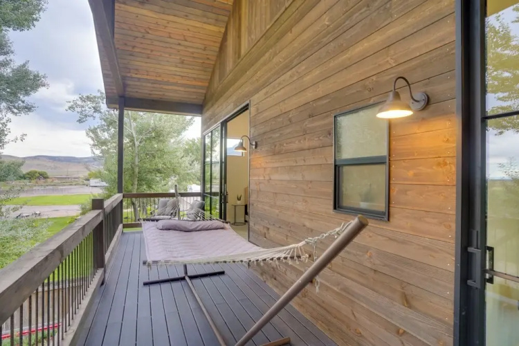 Chic Utah Getaway w/ Fireplace, Sauna & 2 Decks!