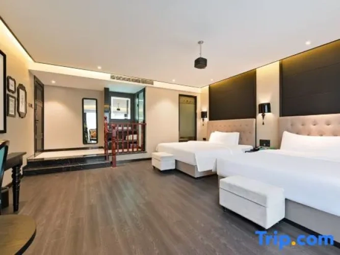Deluxe Suite