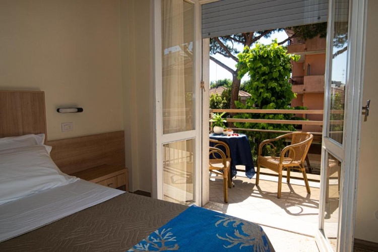 Standard Triple room with balcony