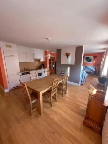 3 Bedrooms Apartment