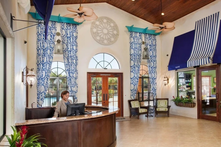 Posh and Spacious Lake View Home, Only Minutes From Disney 4bd/3ba #3pp857