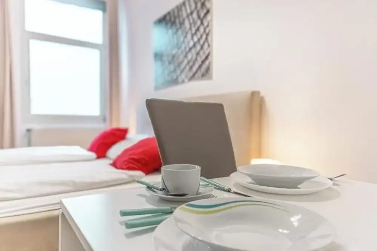 Bright 1BR Apt Perfect for Long Stays