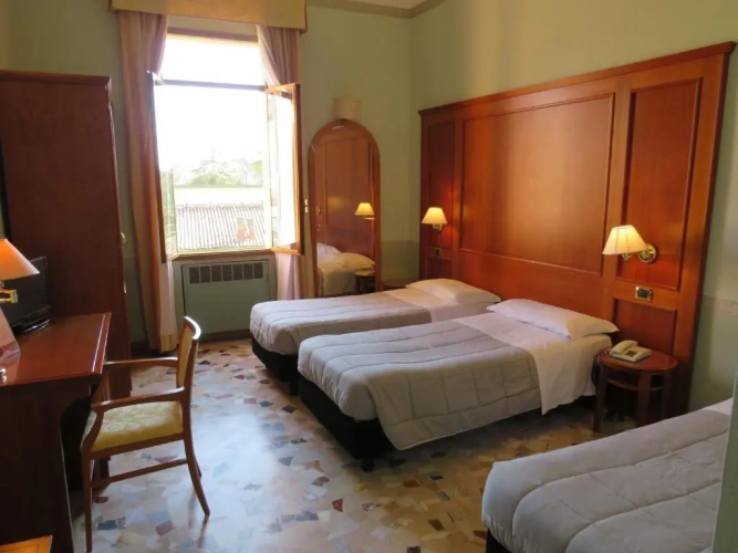 Standard Triple room