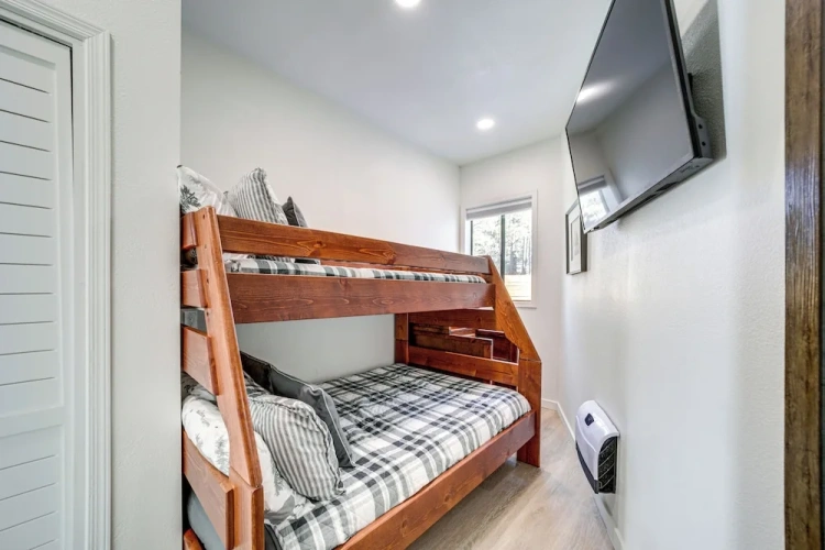 4 Bedrooms Cottage