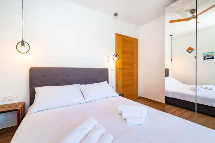A3 - Beautiful Seafront apt w. Magnificent View