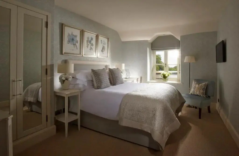 Dormy House