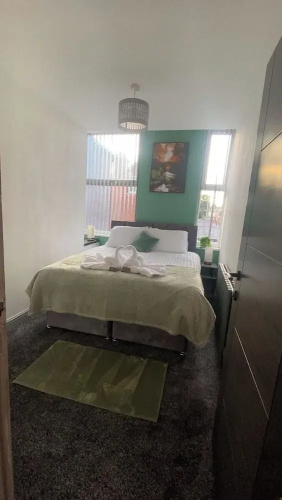 2 Bed Flat - Sleeps 5 - Parking - Wifi