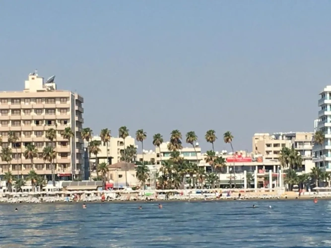 2 Bedrooms Apartment with sea view