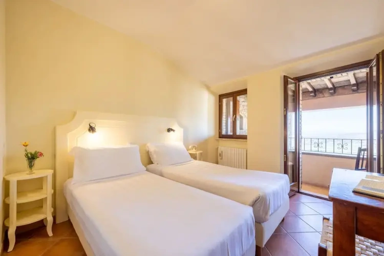 Classic Twin room with city view
