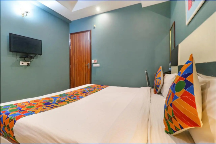 Fabhotel Maxx Inn