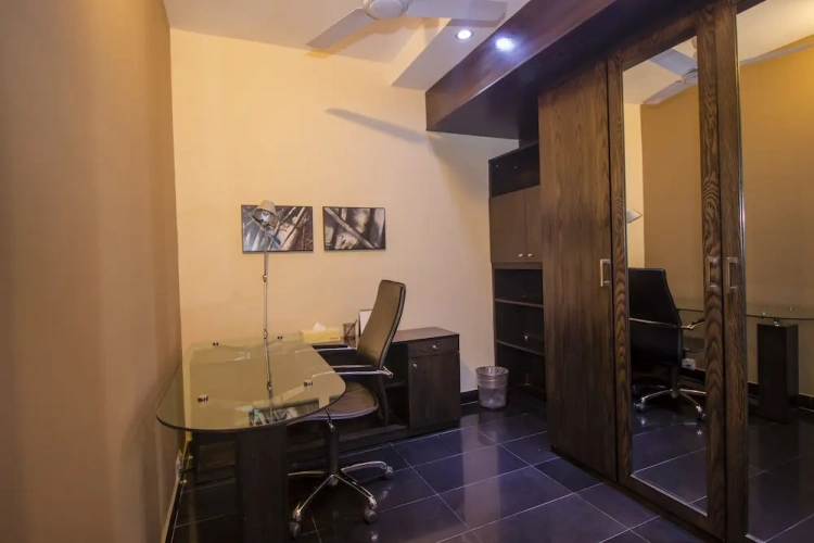 Deluxe Single Suite