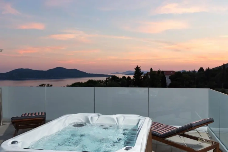 2 Bedrooms Superior Apartment with balcony and with sea view