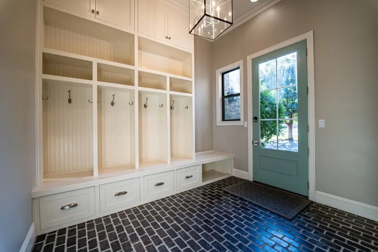 104th Mesa 5 Bedroom Home by RedAwning